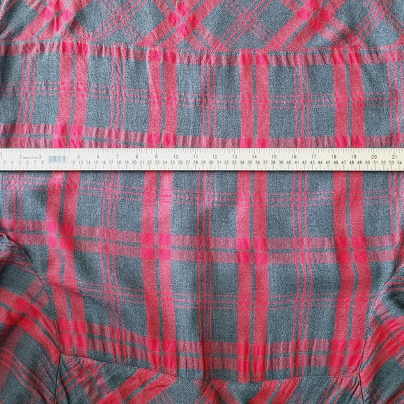 CABI Cunningham Blouse L Red Gray Plaid Popover Hi-Low 1/4 Button-Front Shirt - Picture 8 of 8
